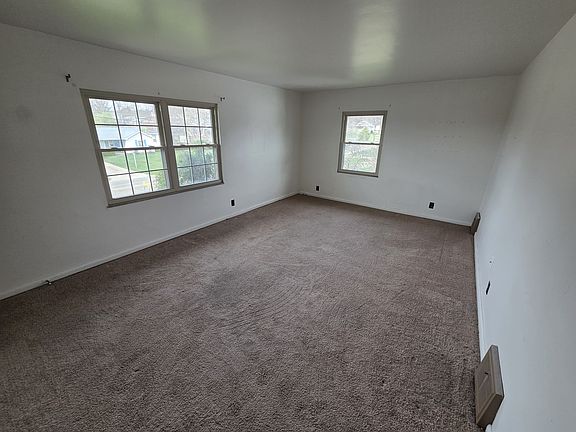 2nd image of 576 Harding Rd