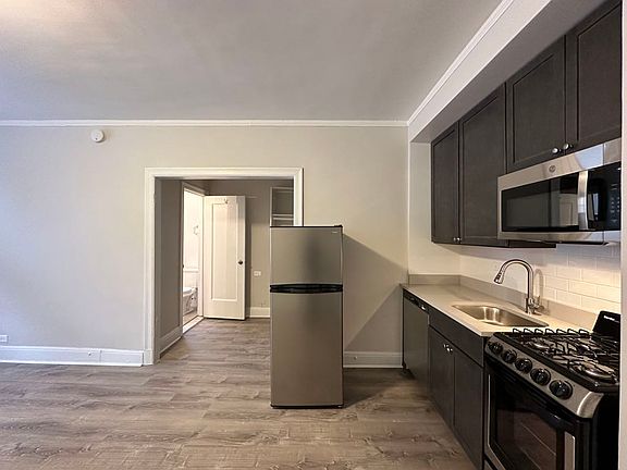 5th image of 3335 W Diversey Ave #31