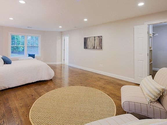 3rd image of 93 Calvary St #2