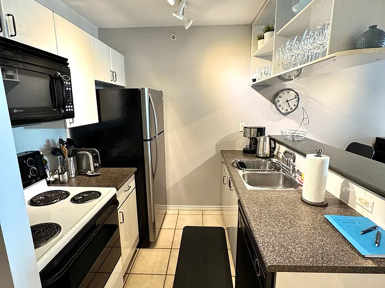 939 Homer St #26 — Photo 10