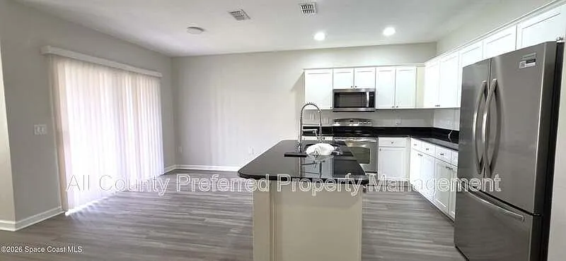 3 bed, 3.0 bath, 1495 sqft, $2,225 — Photo 4