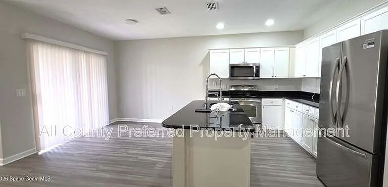 1390 Lara Cir #102 — Photo 4
