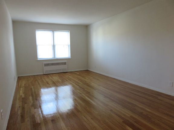 3rd image of 585 McLean Ave APT 2C