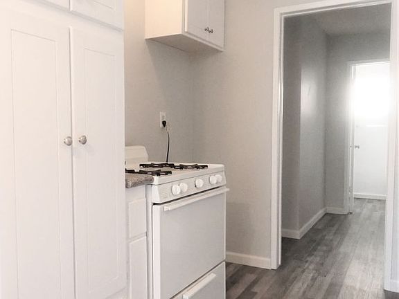 3rd image of 560-570 E 64th St #7