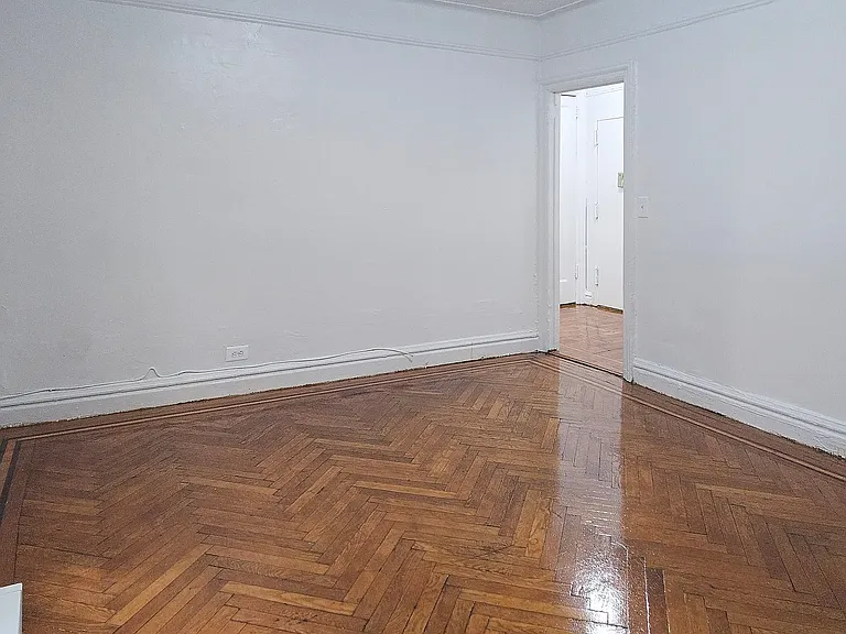 721 Walton Ave #A12 — Photo 3
