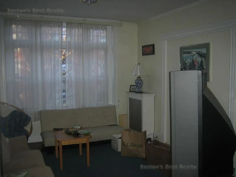 4 bed, 2.0 bath, $5,200 — Photo 2