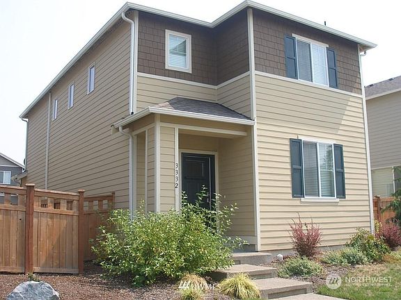 3rd image of 3332 Hydra St NE