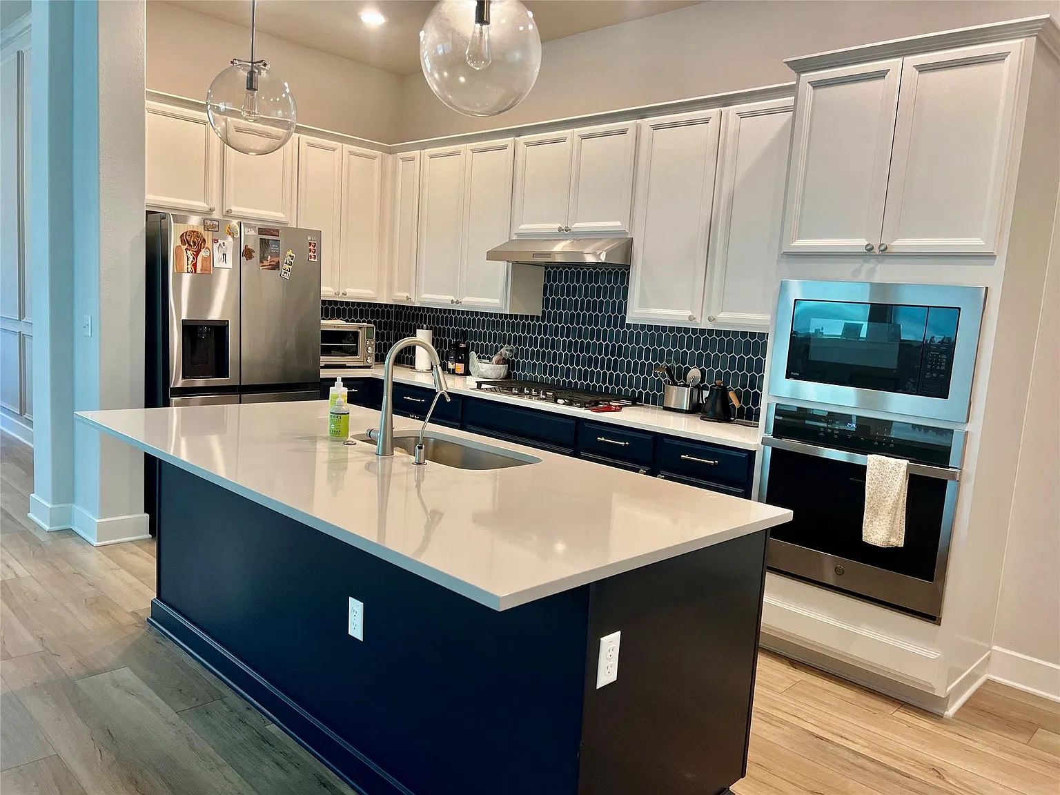 3 bed, 2.5 bath, 2169 sqft, $3,600 — Photo 4