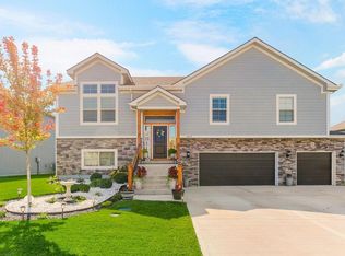 16029 Craig St, Basehor, KS 66007