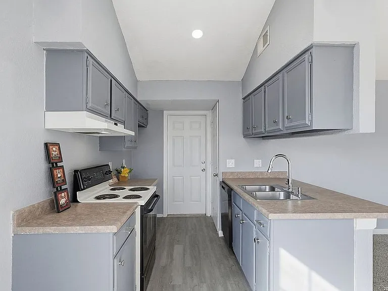 5122 Binz Engleman Rd — Photo 5