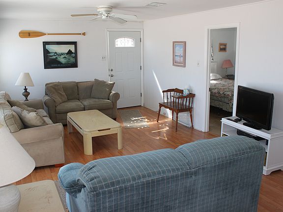 2nd image of 207 E 22nd St