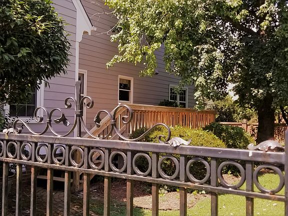 4th image of 212 Maplewood Dr