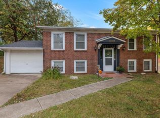 12419 Bernie Ln, Maryland Heights, MO 63043