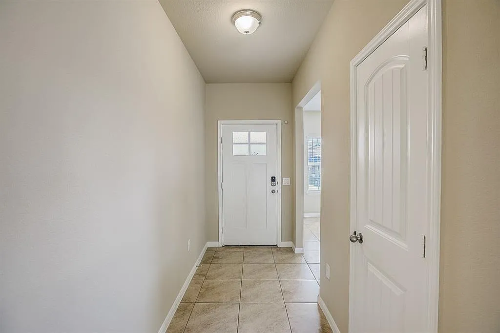 Building Photo - 7112 Ranchito Dr
