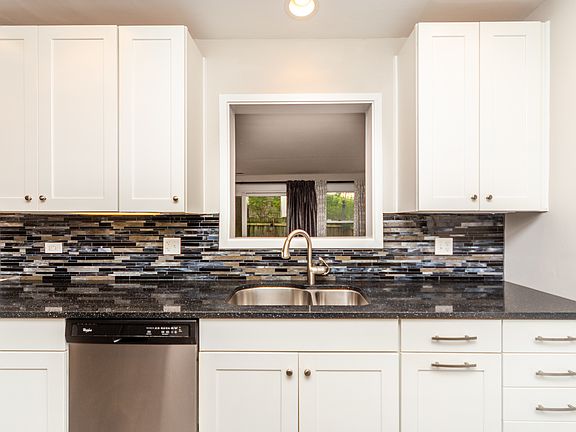 3rd image of 842 Leyden Ln