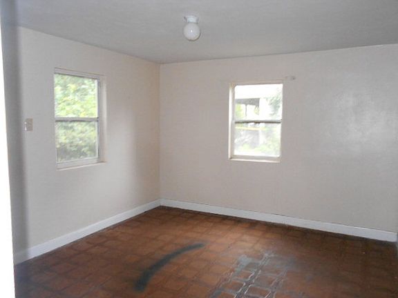 2nd image of 1322 Hillcrest Ave
