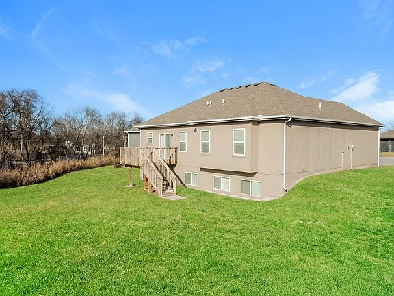 5th image of 1105 NW High View Dr