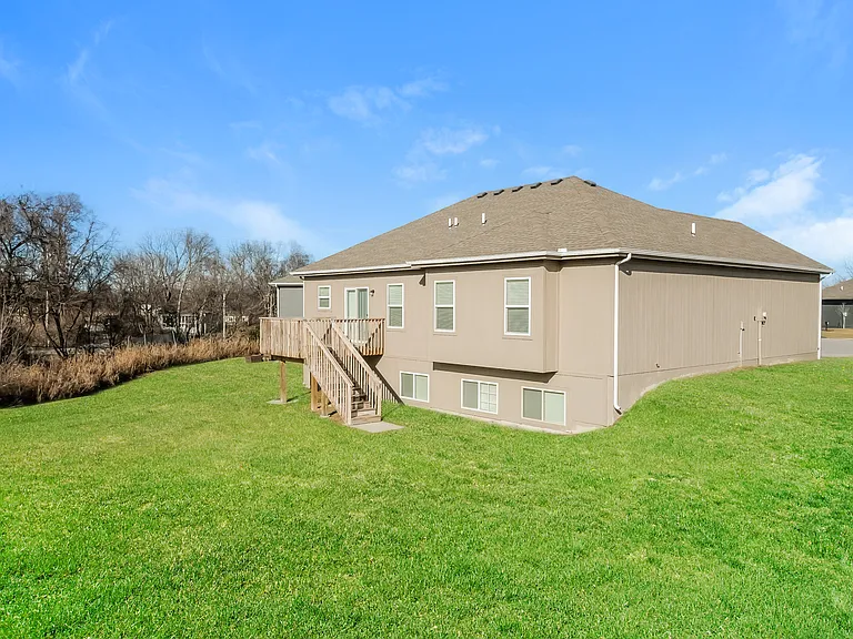 1205 NW Hilltop Ln — Photo 6