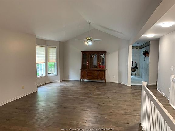 4th image of 13 Meadow Ln
