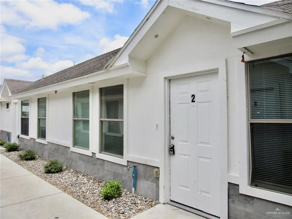 3 bed, 2.0 bath, 1050 sqft, $1,195 — Photo 2
