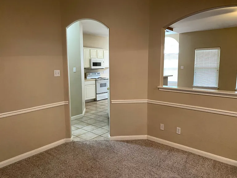947 River Rock — Photo 11