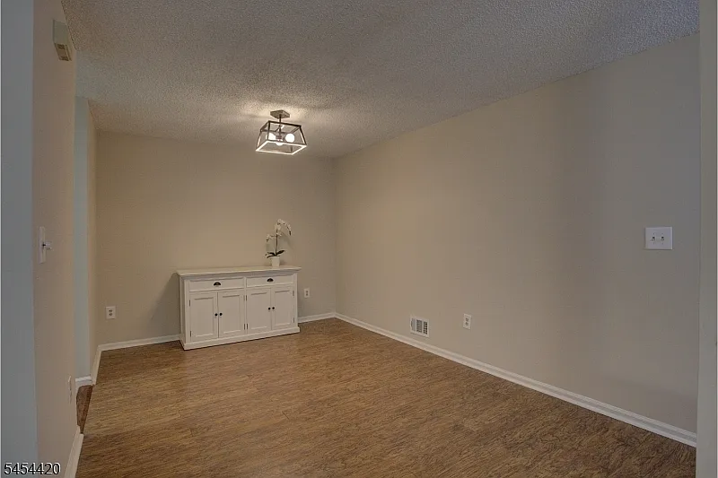 2 bed, 1.0 bath, $2,400 — Photo 4