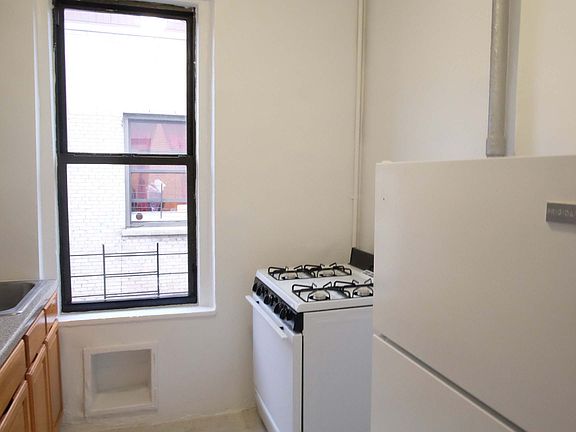 3rd image of 138 Haven Ave APT 20