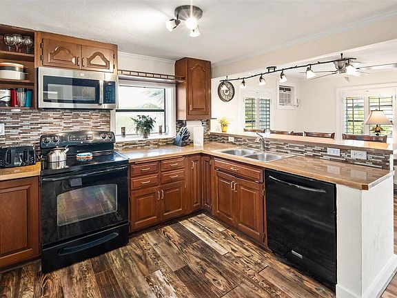 5th image of 318 Pettit Dr