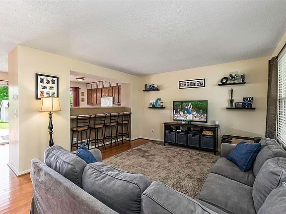 5th image of 3324 Paradise Ave