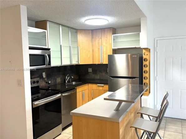 7195 NW 179th St, Hialeah, FL