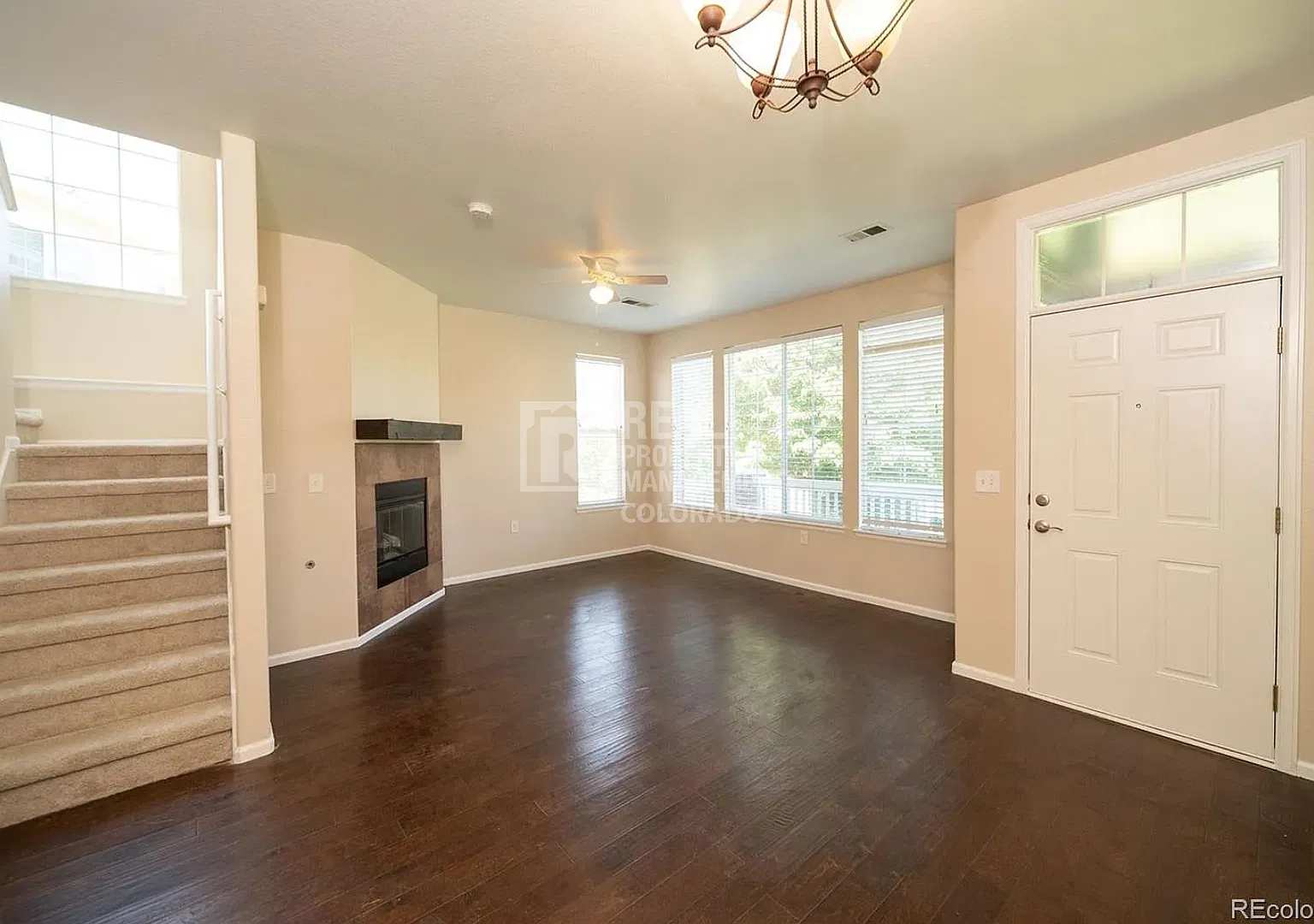 Updated 3-Bedroom Townhouse with Brand-New Flooring — Photo 2