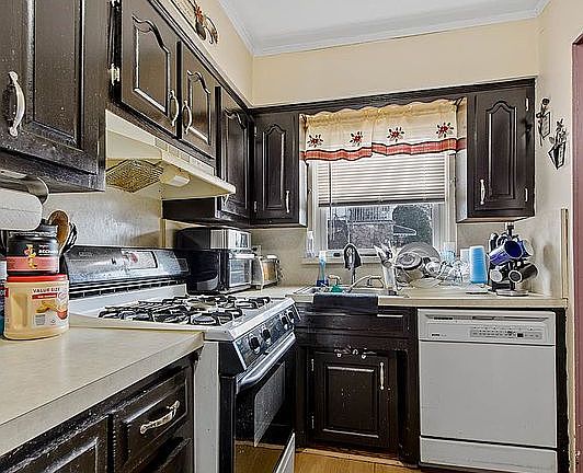 4th image of 8802 Avenue