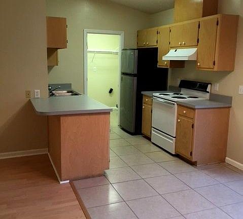 3rd image of 5015 Leah Ln
