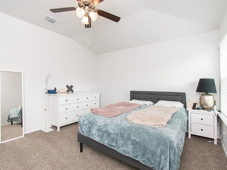 1916 Deodar Dr — Photo 11