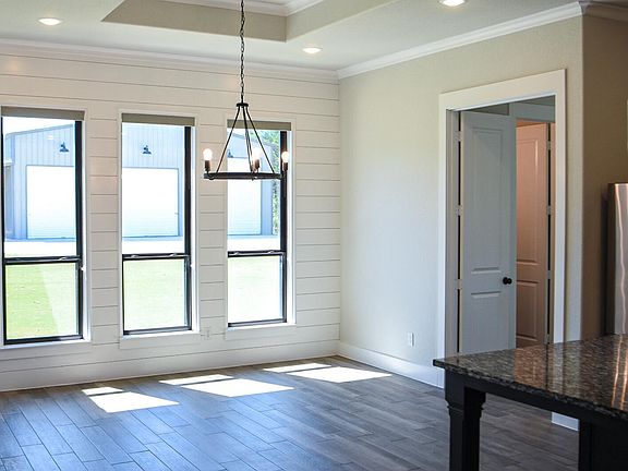 4th image of 1016 Forest Glen Rd