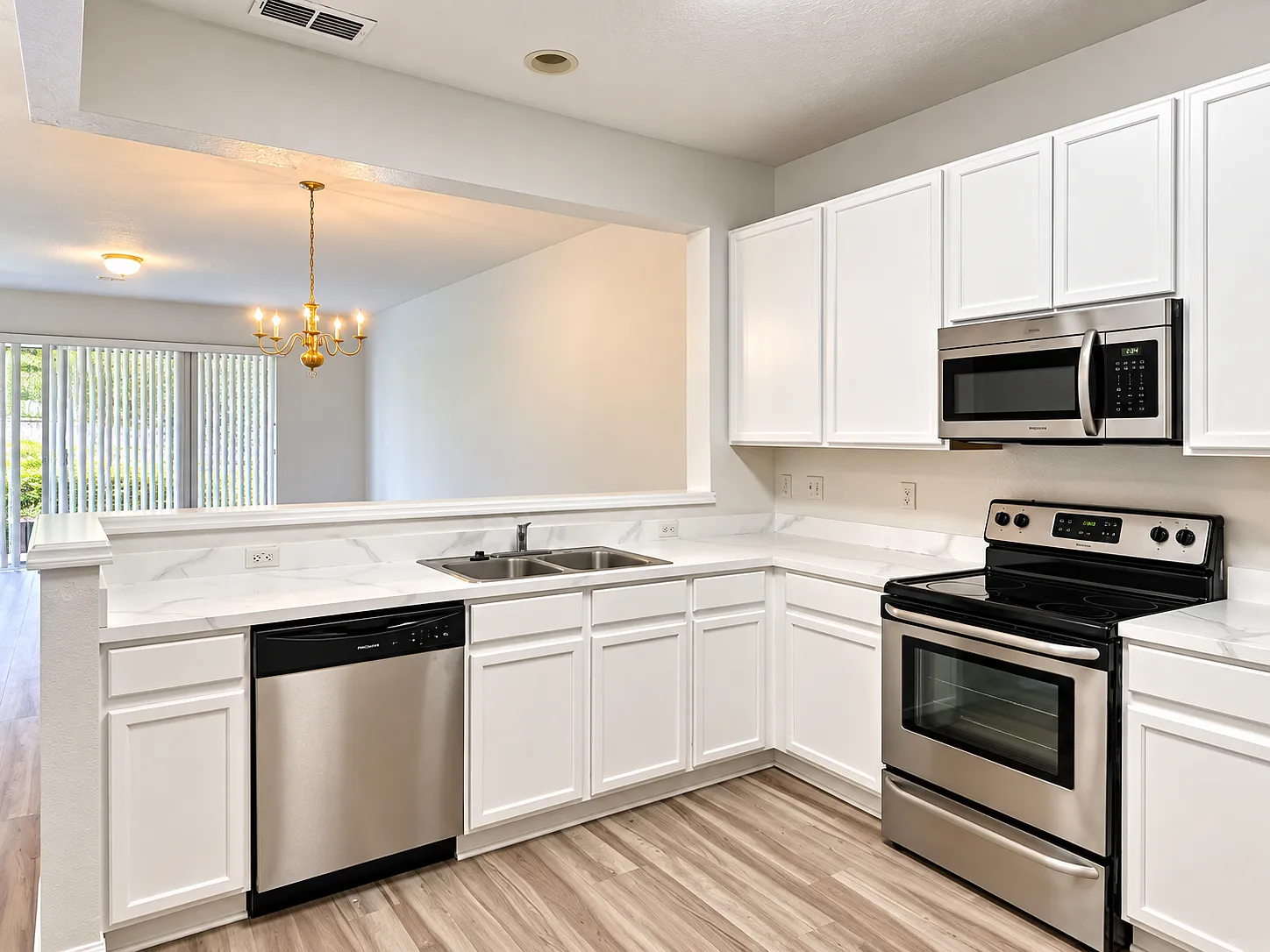 3 bed, 2.5 bath, 1687 sqft, $2,150 — Photo 3