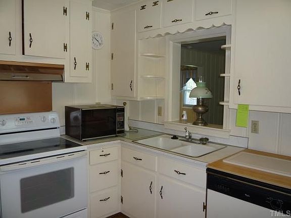 3rd image of 128 W Margaret Ln