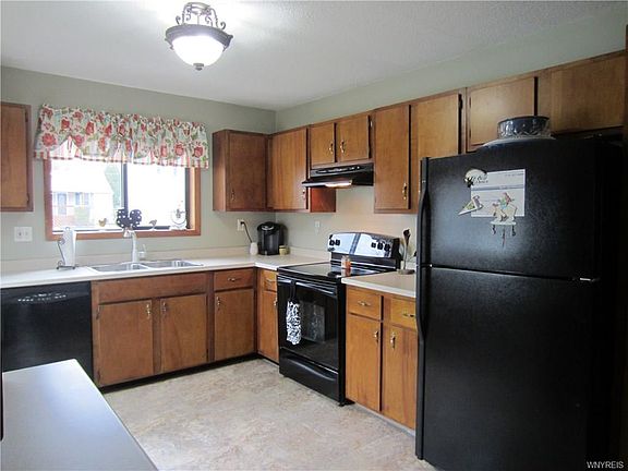 3rd image of 6656 Putnam Dr