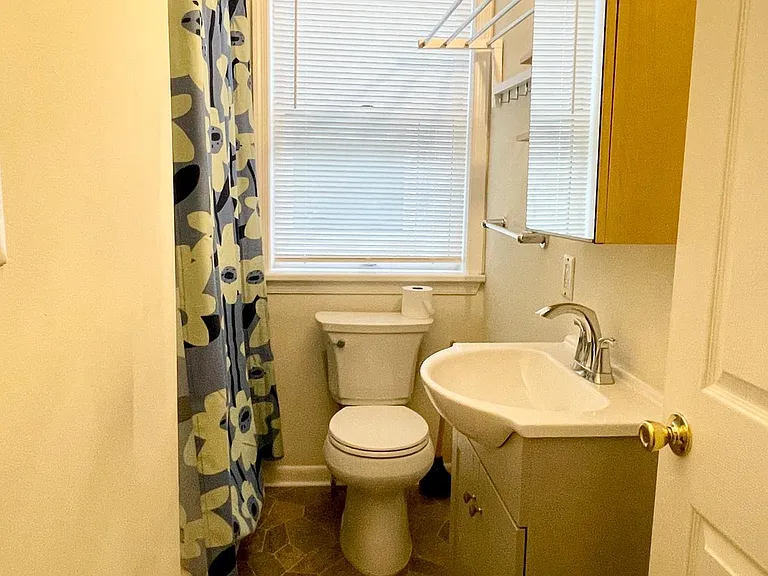 581 Haddon Ave — Photo 12