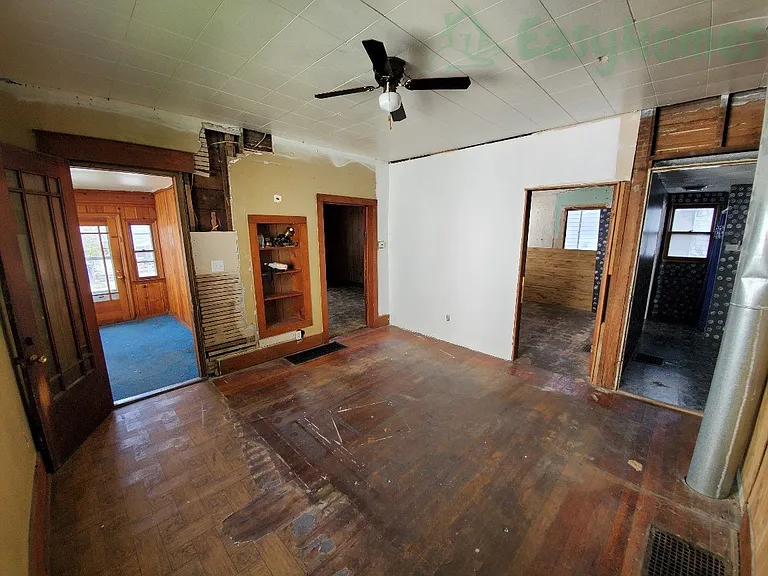 824 S 6th St — Photo 5