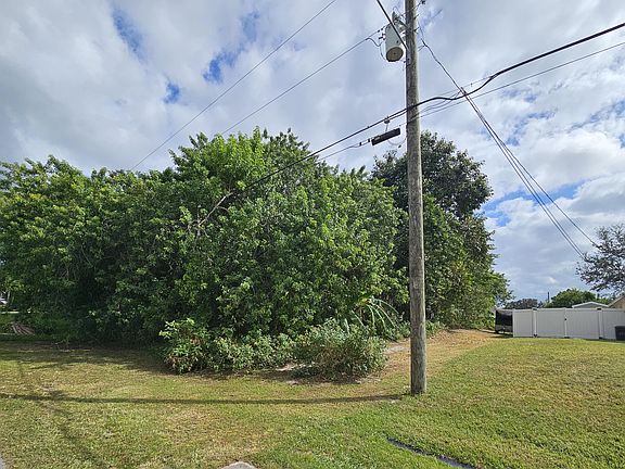 2nd image of 458 SW Ryan Avenue