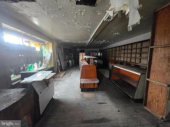 4th image of 7701 Rugby St
