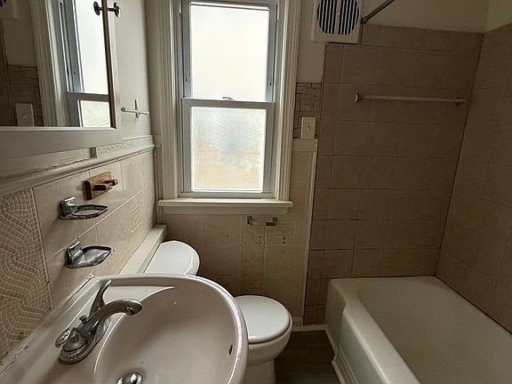 4th image of 1526 E 204th St