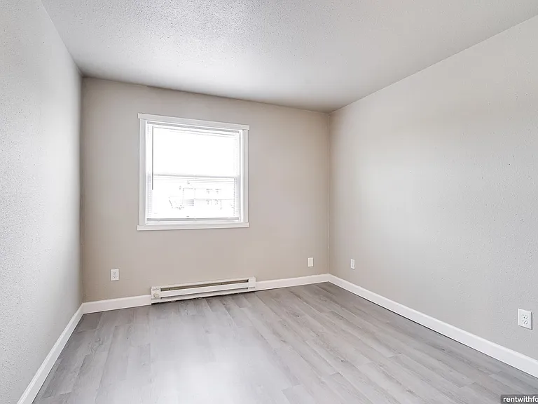 505 Oakridge Ln — Photo 9