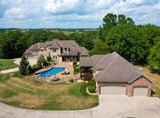 2408 W Riverbluff Dr, Nixa, MO 65714