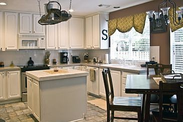 Wonderful kitchen - stainless steel appliances, flat-top range, convection ove