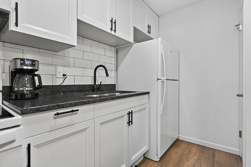1 bed, 1.0 bath, 796 sqft, $1,840 — Photo 3
