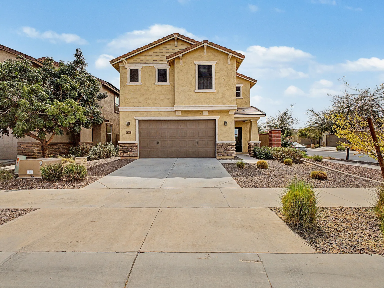 4 bed, 2337 sqft, $2,300 — Photo 3