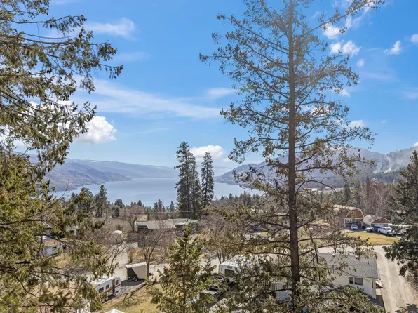 6333 Forest Hill Dr, Peachland, BC V0H 1X8