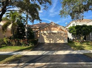 1572 Banyan Way, Fort Lauderdale, FL 33327